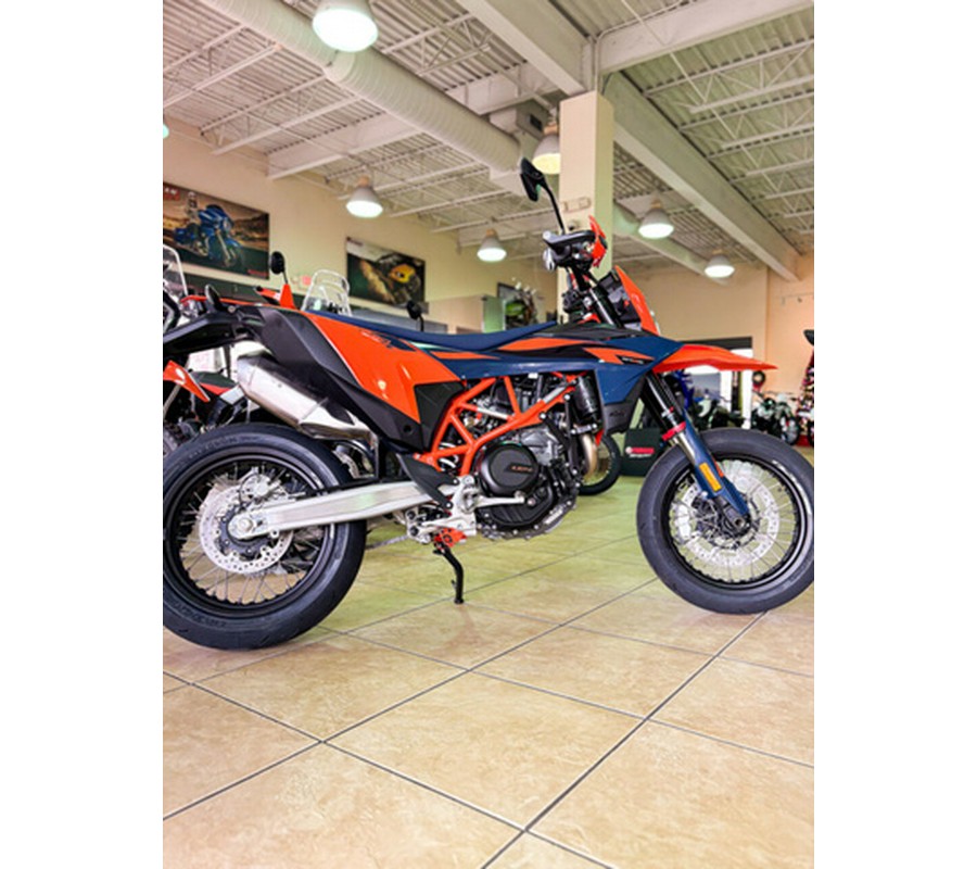 2026 KTM SMC 690 R