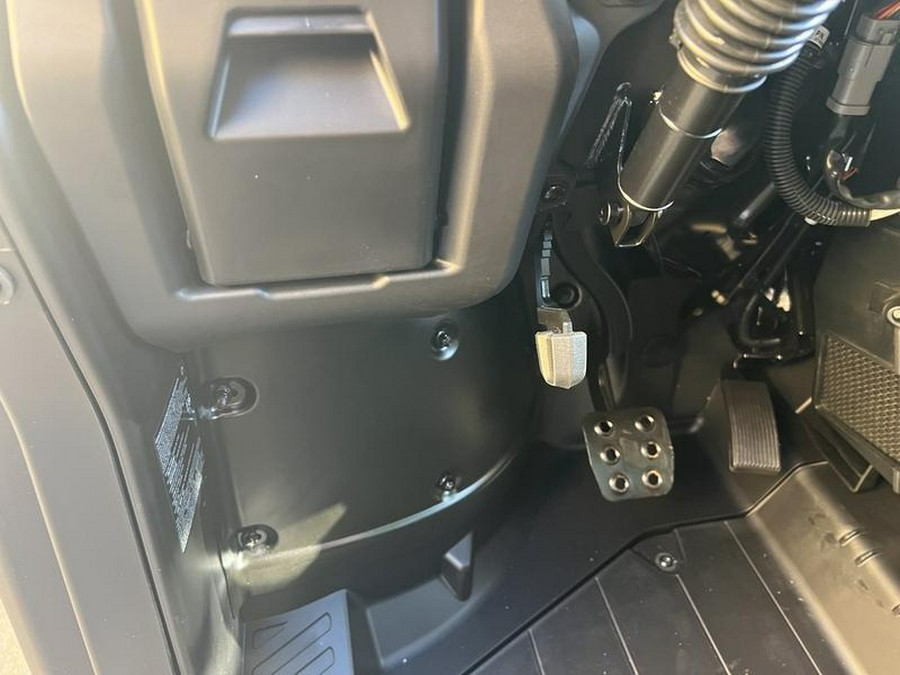 2026 Can-Am® Defender PRO Limited HD10