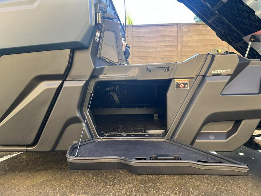 2026 Can-Am® Defender PRO Limited HD10