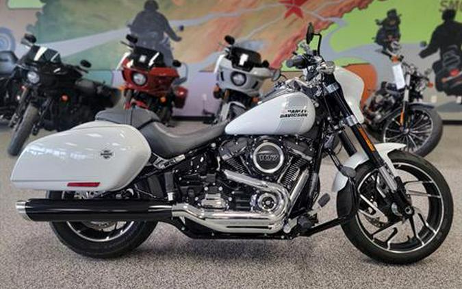 2021 Harley-Davidson Sport Glide Review: Two-Wheeled Convertible