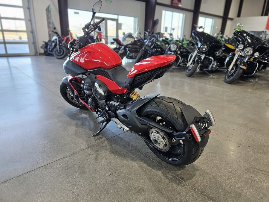 2023 Ducati Diavel V4 Ducati Red