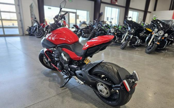 2023 Ducati Diavel V4 Ducati Red