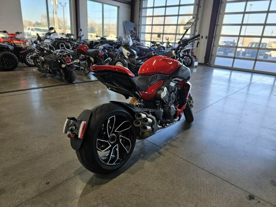 2023 Ducati Diavel V4 Ducati Red