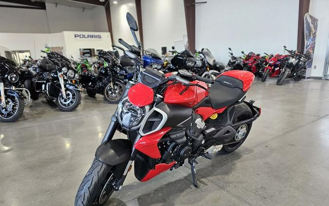 2023 Ducati Diavel V4 Ducati Red