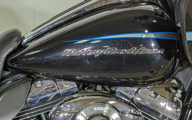 2013 Harley-Davidson® Road Glide® Ultra Midnight Pearl