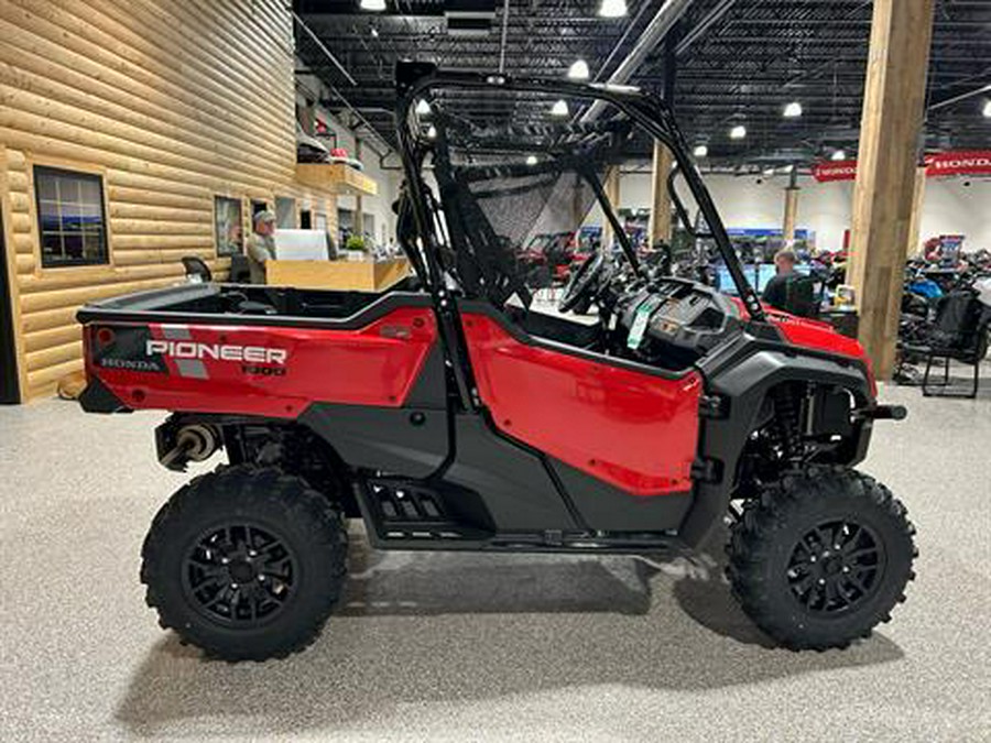 2025 Honda Pioneer 1000 Deluxe