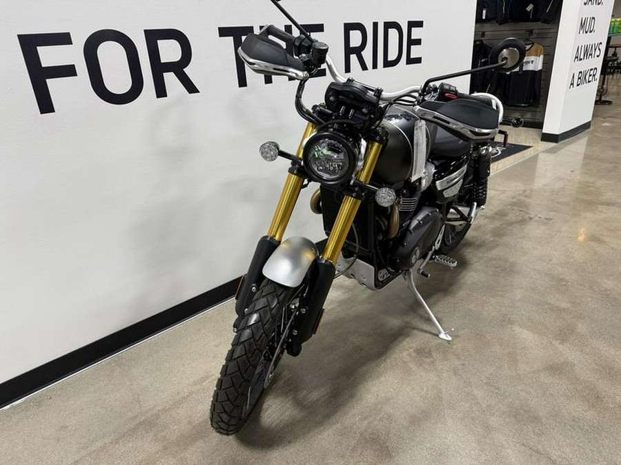 2022 Triumph Scrambler 1200 XE Matt Khaki Green Matt Jet Black