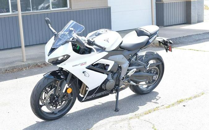 2025 Triumph Daytona 660 Snowdonia White/Sapphire Black