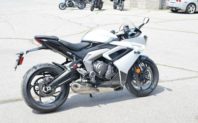 2025 Triumph Daytona 660 Snowdonia White/Sapphire Black