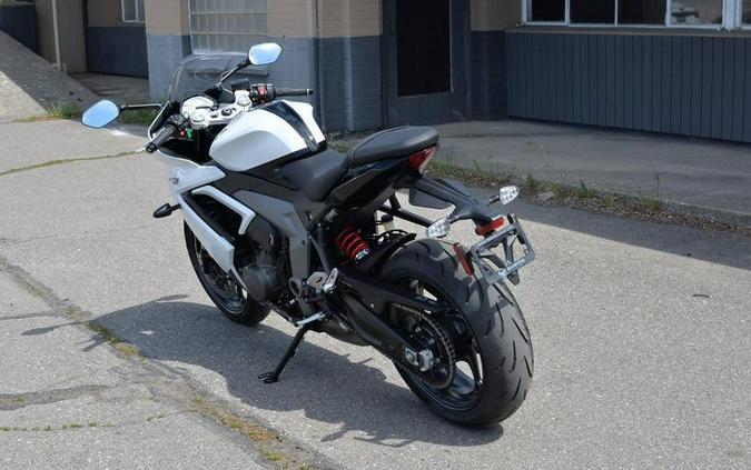 2025 Triumph Daytona 660 Snowdonia White/Sapphire Black