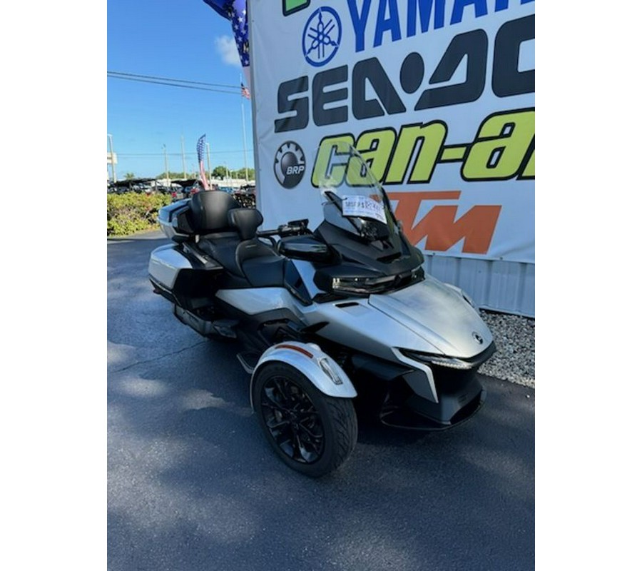 2022 Can-Am® Spyder RT Limited Dark Wheels