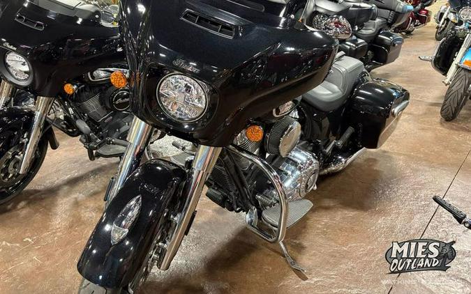 2021 Indian Motorcycle® Chieftain® Limited Thunder Black Pearl