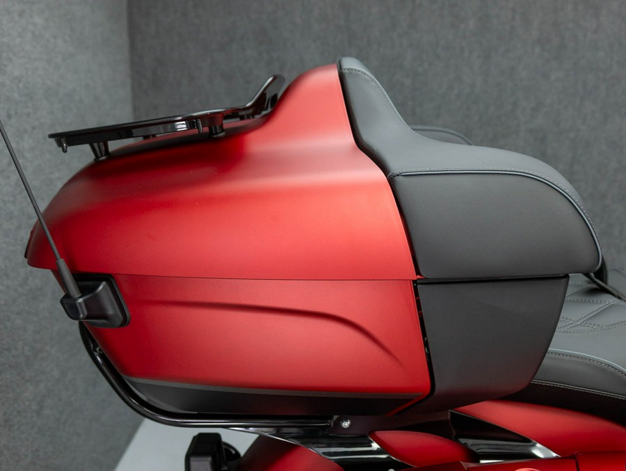 2025 INDIAN PURSUIT DARK HORSE 112 W/RIDER ASSIST & ABS