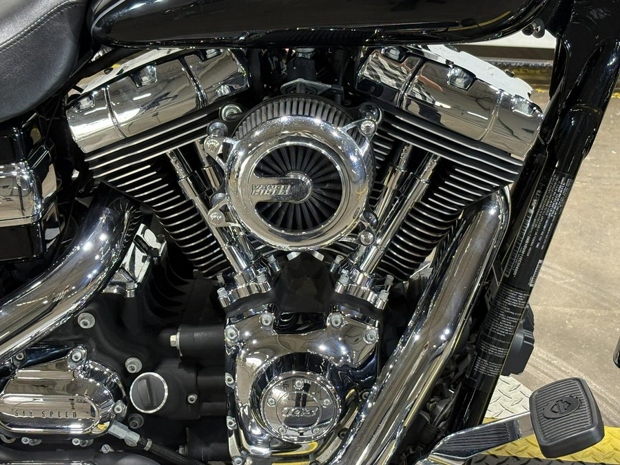 2014 Harley-Davidson Super Glide Custom Vivid Black