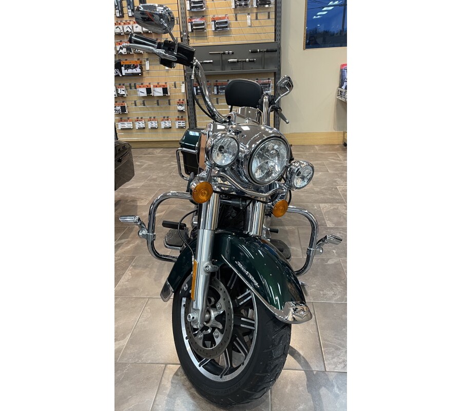 2015 Harley-Davidson Road King Two-Tone Deep Jade Pearl / Vivid Black