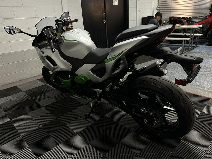 2024 Kawasaki Ninja® 7 Hybrid ABS