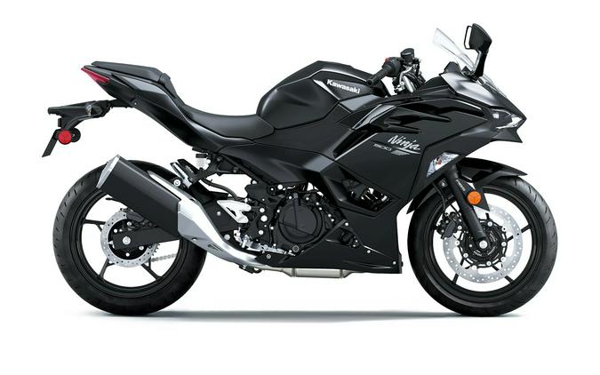 2026 Kawasaki NINJA 500 Metallic Flat Spark Black/Metallic Spark Black - 109857