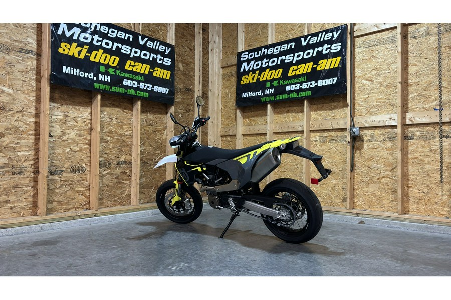 2024 Husqvarna 701 SUPERMOTO