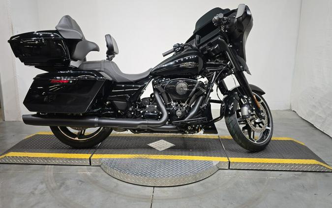 FLHX 2024 Street Glide®