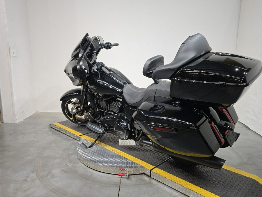 FLHX 2024 Street Glide®