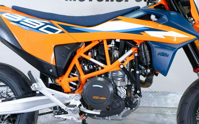 2024 KTM 690 SMC R