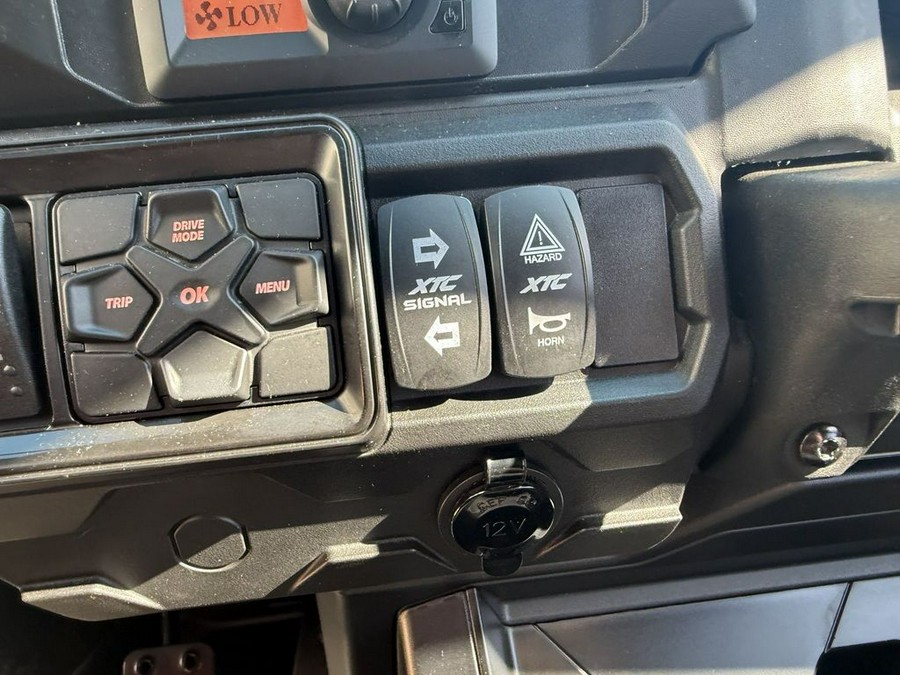 2025 Can-Am® Defender MAX Lone Star Cab HD10