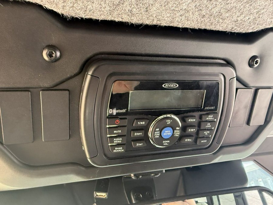 2025 Can-Am® Defender MAX Lone Star Cab HD10