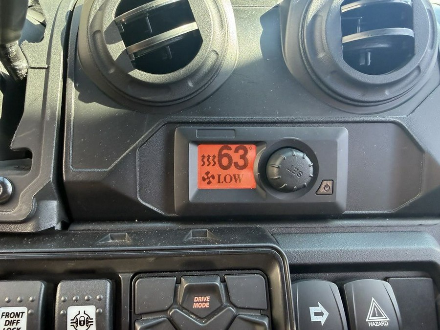 2025 Can-Am® Defender MAX Lone Star Cab HD10