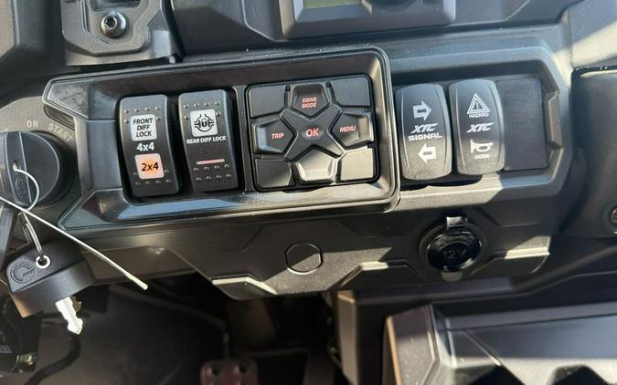 2025 Can-Am® Defender MAX Lone Star Cab HD10