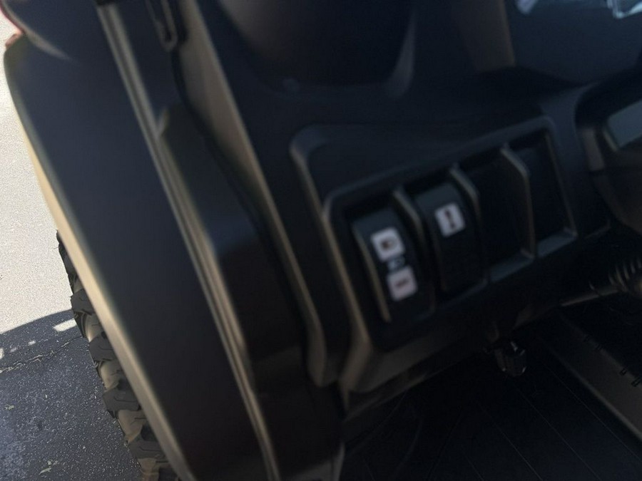2025 Can-Am® Defender MAX Lone Star Cab HD10