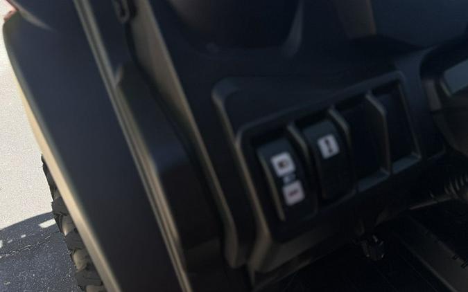 2025 Can-Am® Defender MAX Lone Star Cab HD10