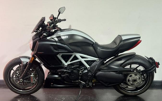 2015 Ducati Diavel Carbon Star White and Matt Carbon