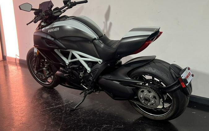 2015 Ducati Diavel Carbon Star White and Matt Carbon