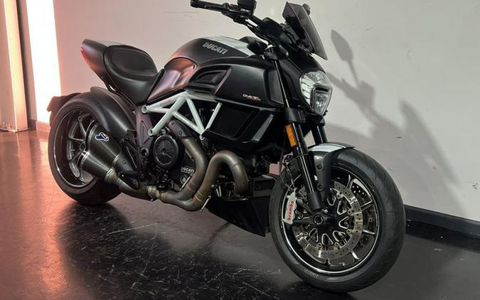 2015 Ducati Diavel Carbon Star White and Matt Carbon