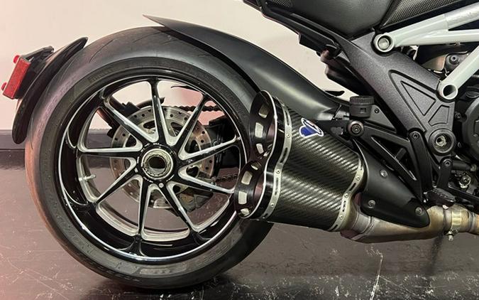 2015 Ducati Diavel Carbon Star White and Matt Carbon