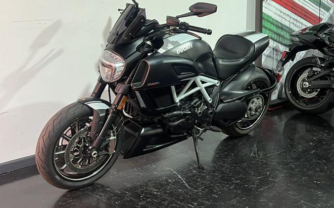 2015 Ducati Diavel Carbon Star White and Matt Carbon