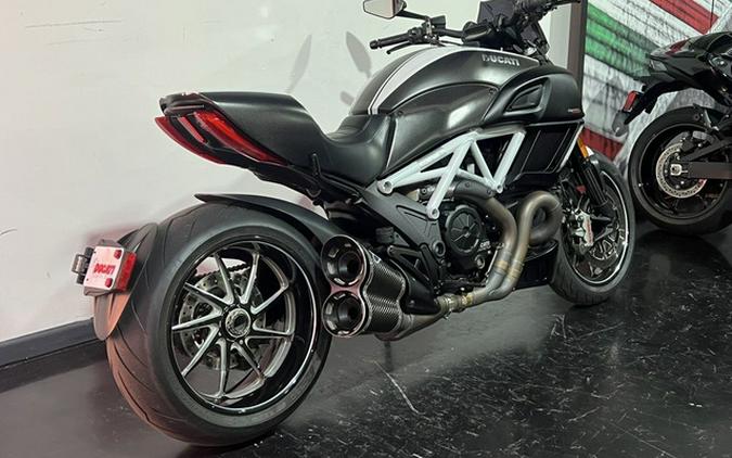 2015 Ducati Diavel Carbon Star White and Matt Carbon