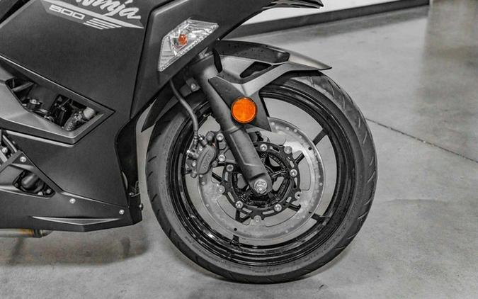 2026 Kawasaki Ninja 500 Metallic Flat Spark Black