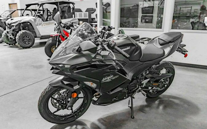 2026 Kawasaki Ninja 500 Metallic Flat Spark Black