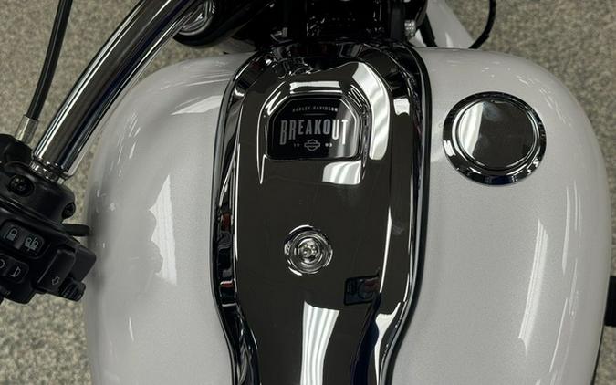 2024 Harley-Davidson Softail FXBR - Breakout