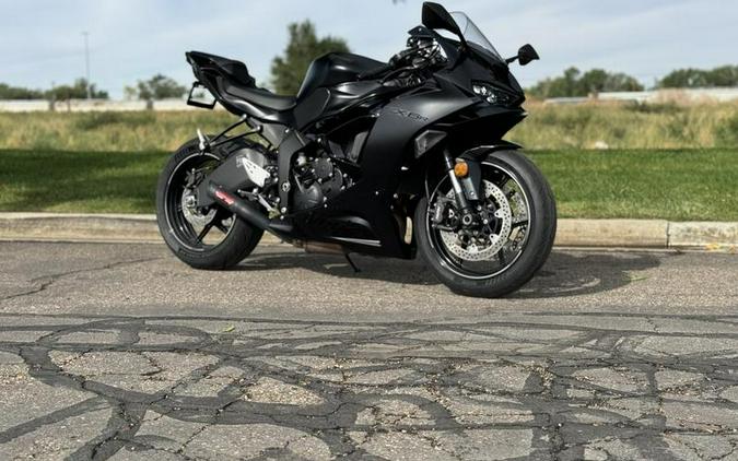 2024 Kawasaki Ninja® ZX™-6R Metallic Flat Spark Black/Ebony