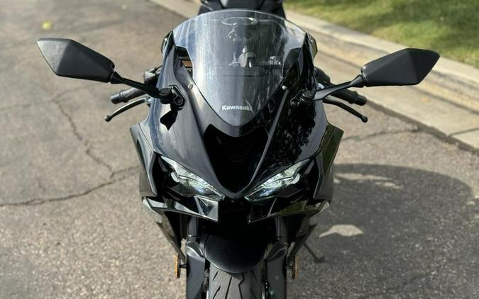 2024 Kawasaki Ninja® ZX™-6R Metallic Flat Spark Black/Ebony