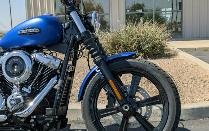 2026 Harley-Davidson® Street Bob® Aurora Blue Denim w/Cast Wheels