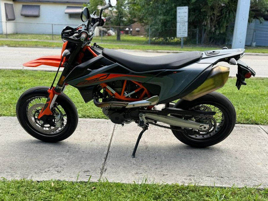 2021 KTM 690 SMC R