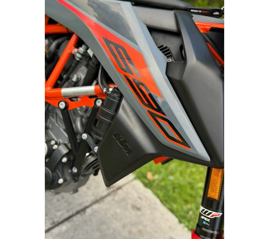 2021 KTM 690 SMC R