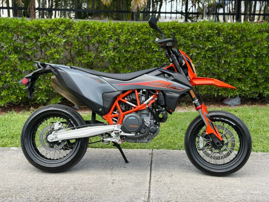 2021 KTM 690 SMC R