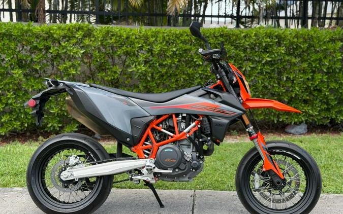 2021 KTM 690 SMC R