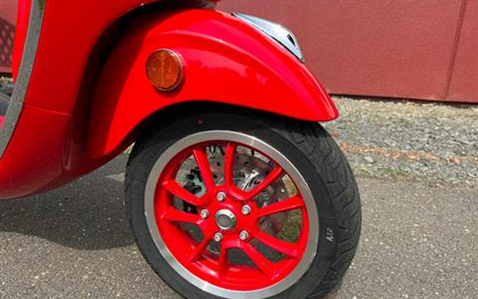 2023 Vespa Primavera 150 Red