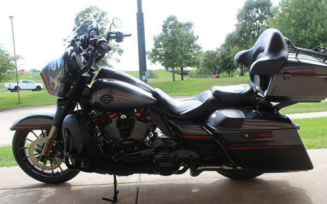 2018 Harley-Davidson® FLHXSE - CVO™ Street Glide®