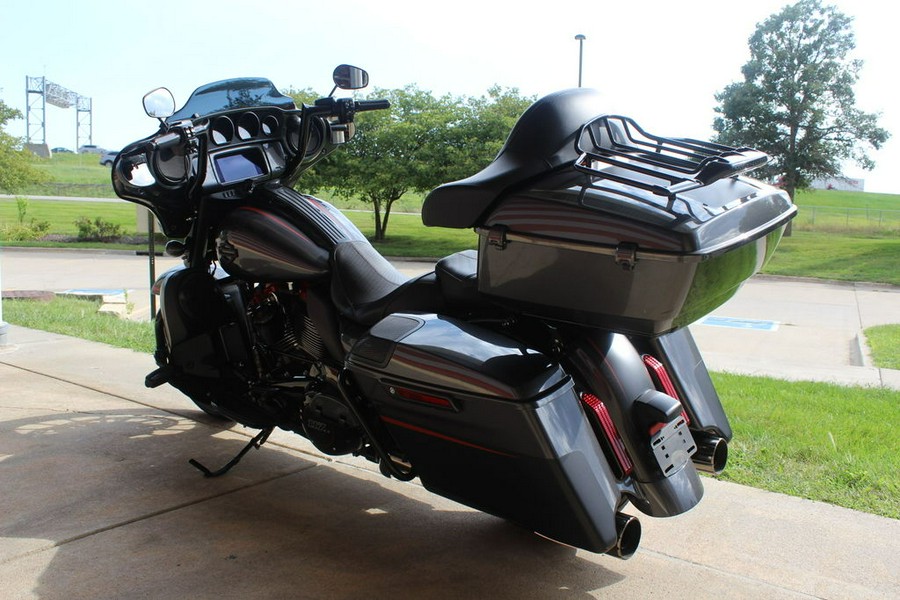 2018 Harley-Davidson® FLHXSE - CVO™ Street Glide®